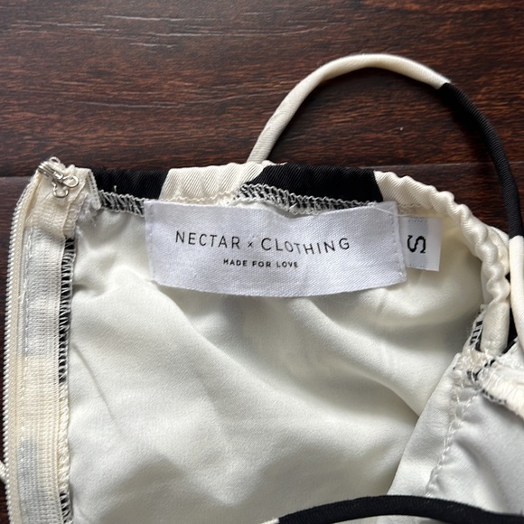 Nectar Clothing Black White Printed Ruched Mini Dress - Picture 7 of 8